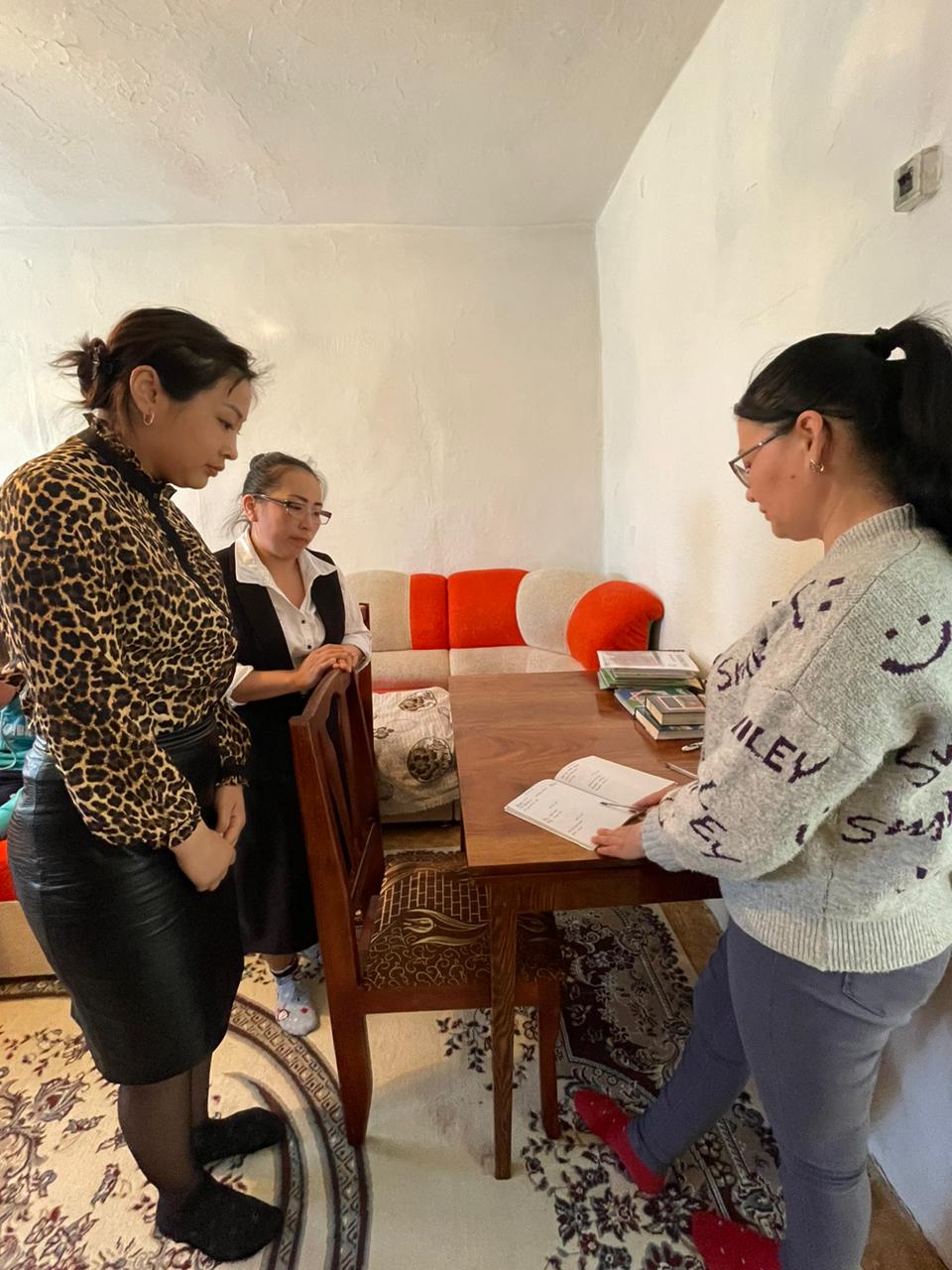 Үйден оқитын оқушы