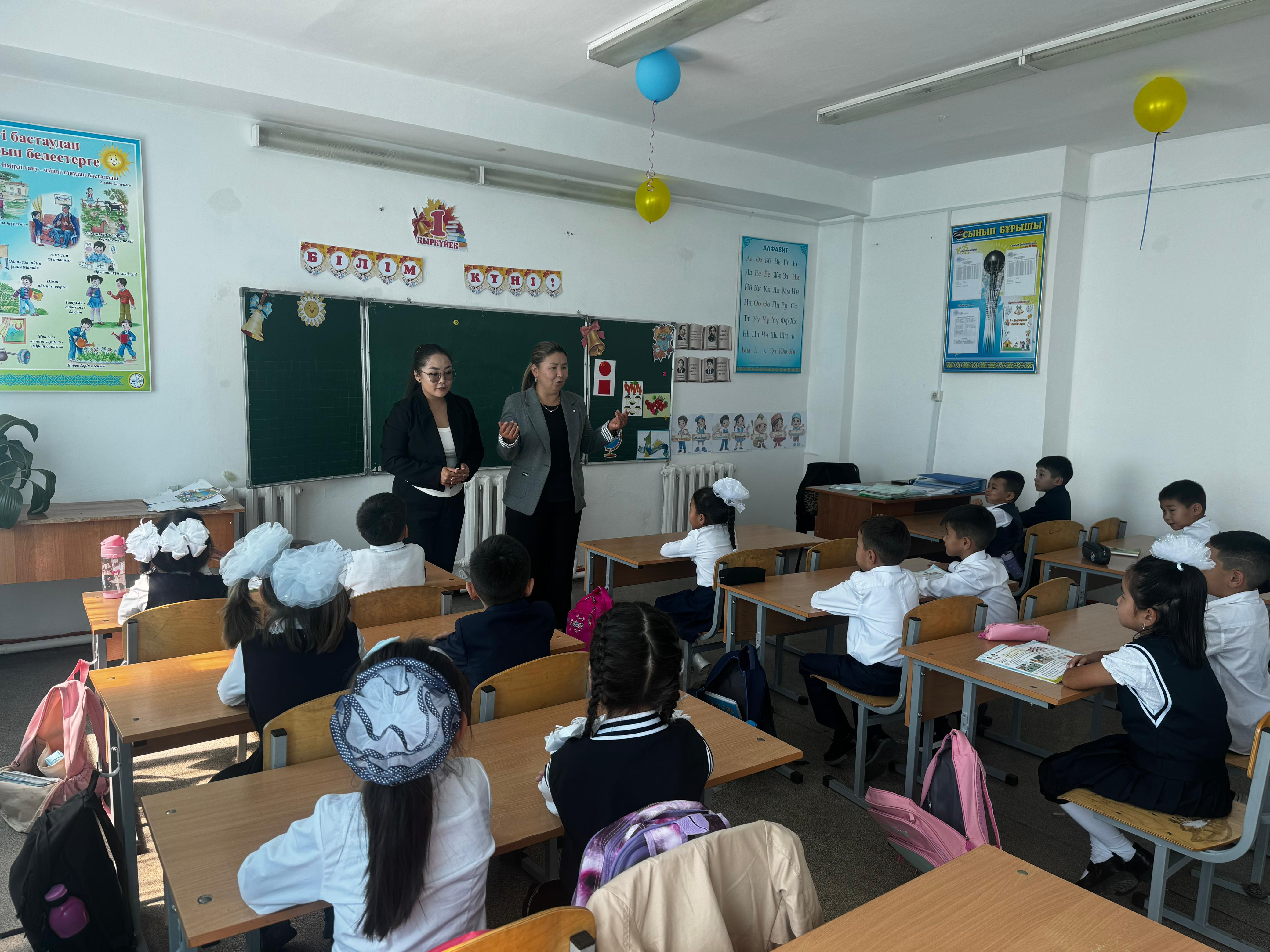 "Мектепке дайынсың ба балақай?" тақырыбында 1 сынып білім алушыларымен тренингтік ойын жаттығу. Бейімделу бойынша