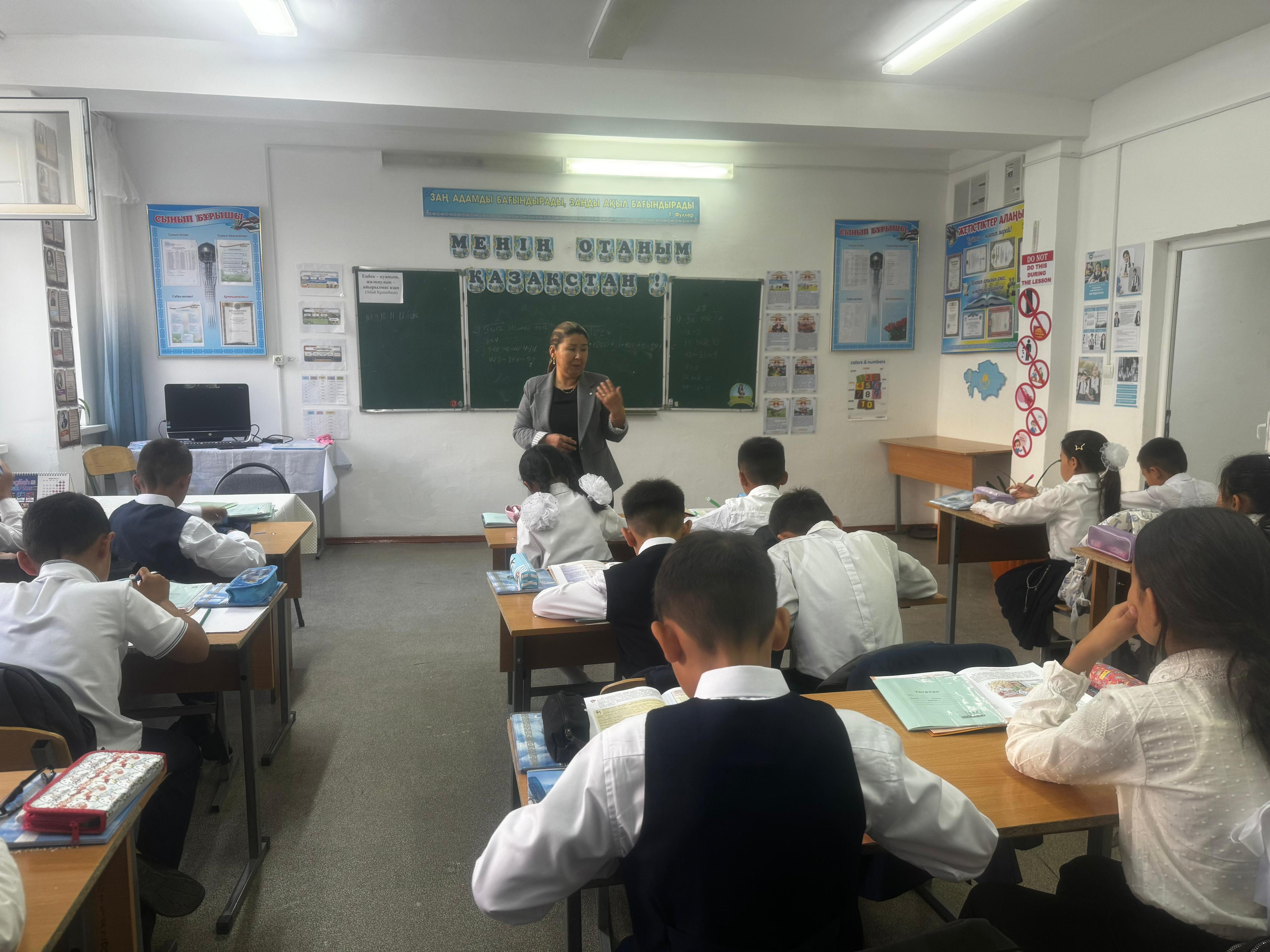 "Мен 5 сынып оқушысымын" тақырыбында 5 сынып оқушыларымен бейімделу мақсатында тренингтік ойын жаттығу өткізілді