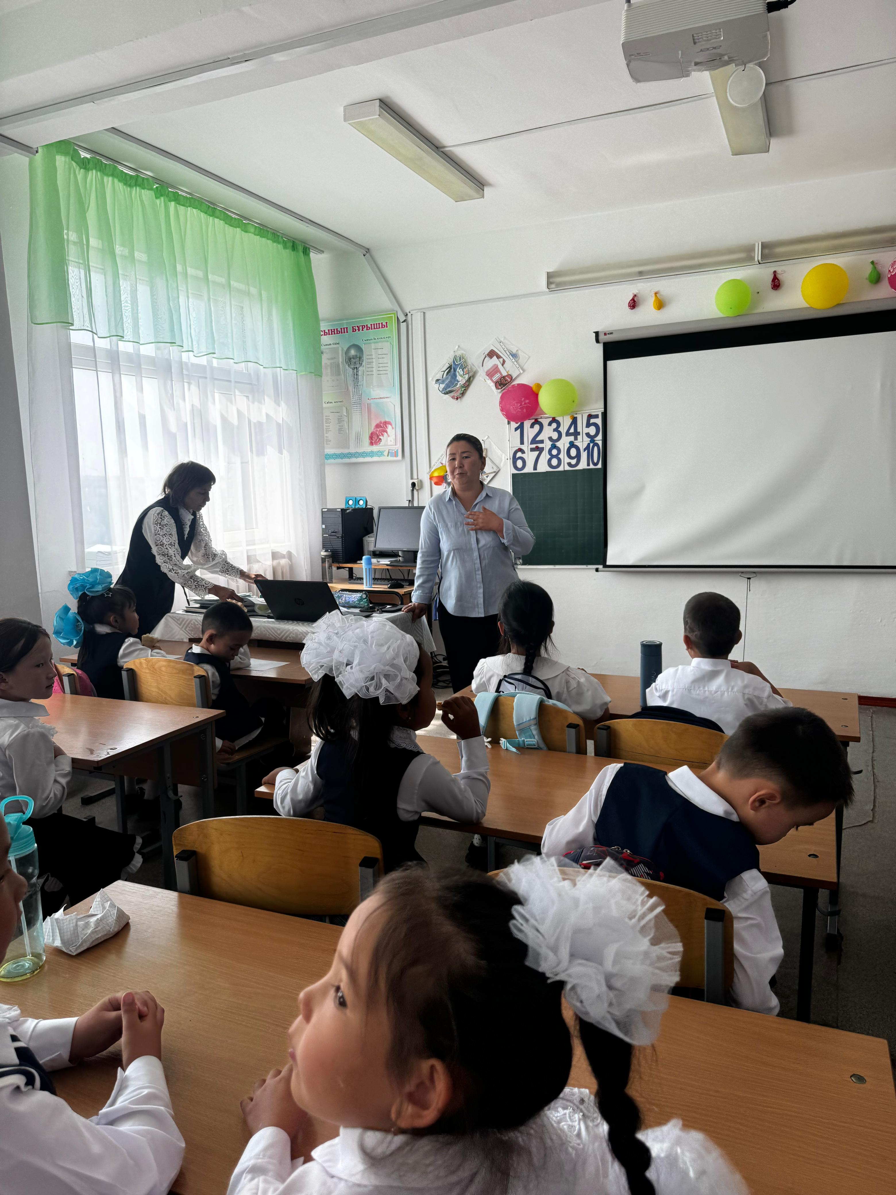 "Мен енді оқушымын" тақырыбында 1 сынып білім алушыларымен тренингтік ойын жаттығу. Бейімделу бойынша