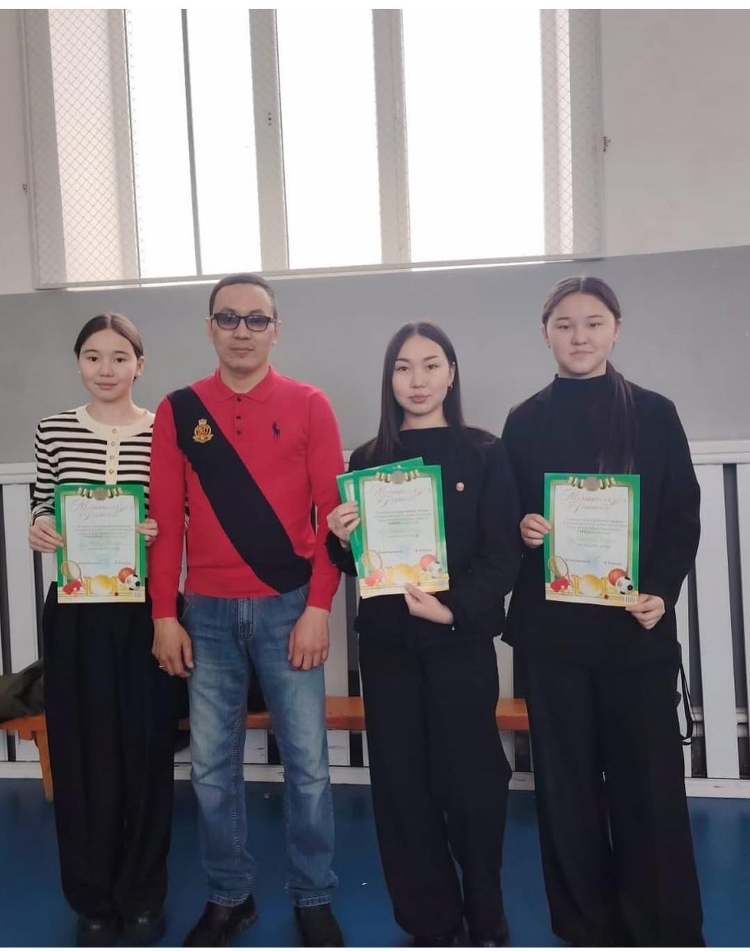 Ұлттық мектеп лигасы» Тоғызқұмалақтан 9-11 сынып оқушылары арасында өткен ұлдар мен қыздар арасындағы жарыста 1-орын