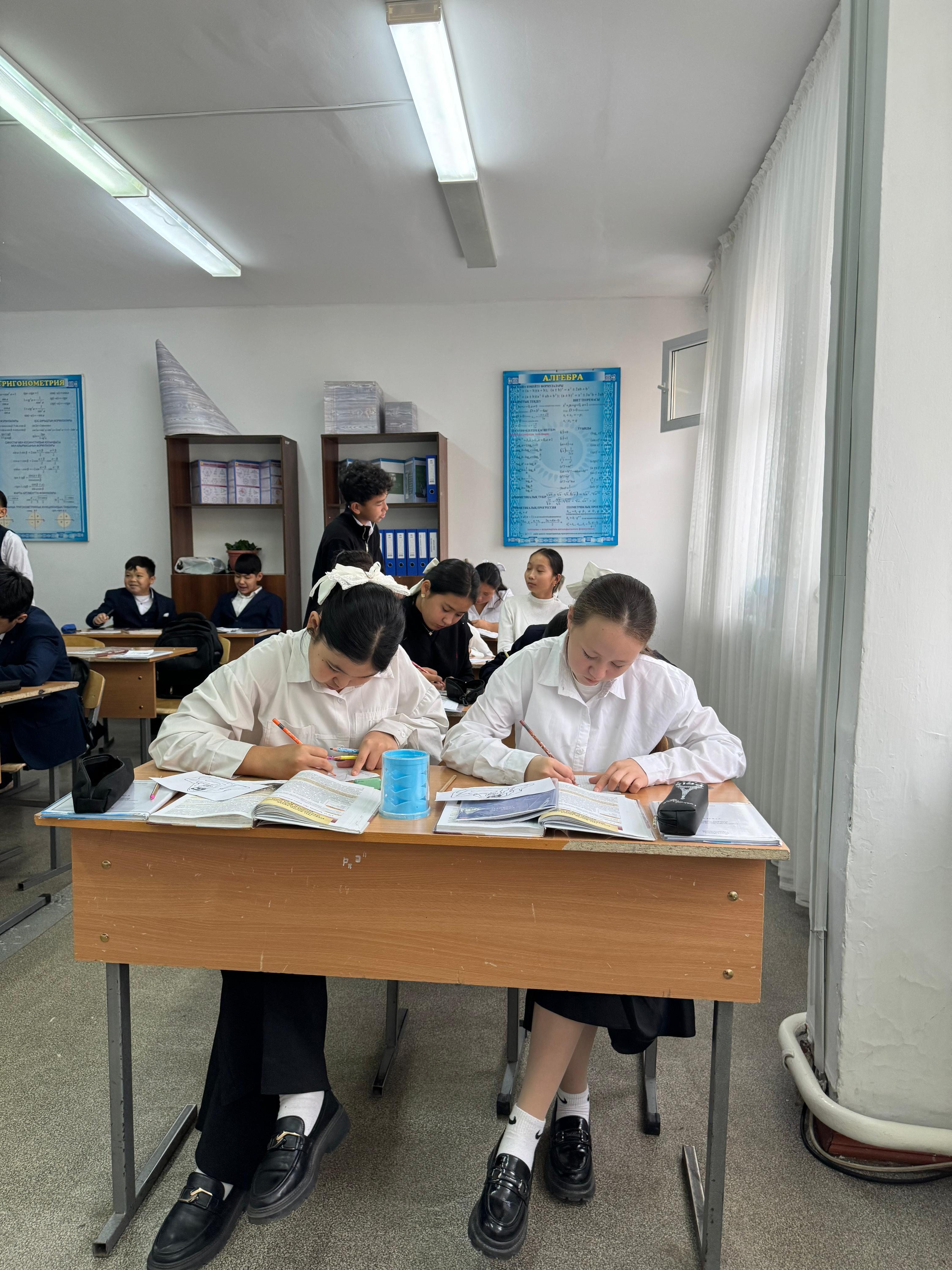 Менің отбасым" – жүректен шыққан шығармалар