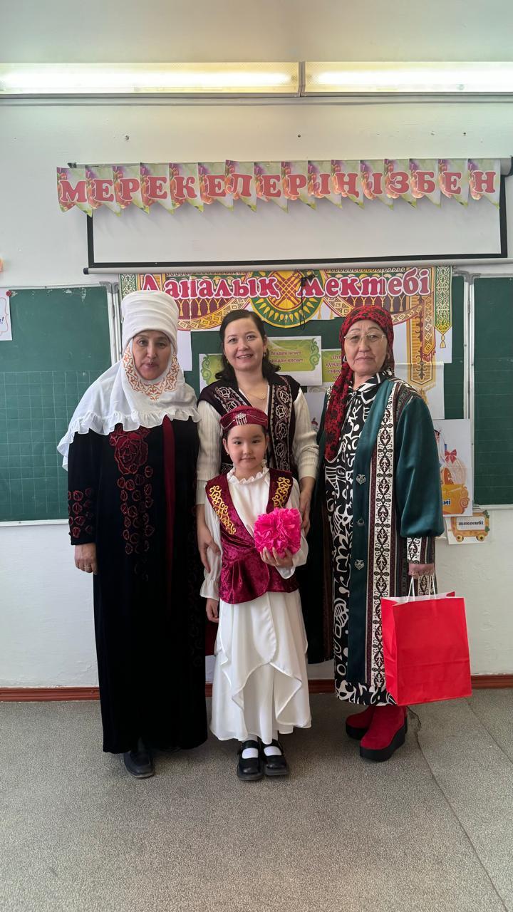 "Даналық мектебі" және "Мәдениет және ұлттық салт -дәстүр" күніне орай "Өнегелі өмір" шебер сынып